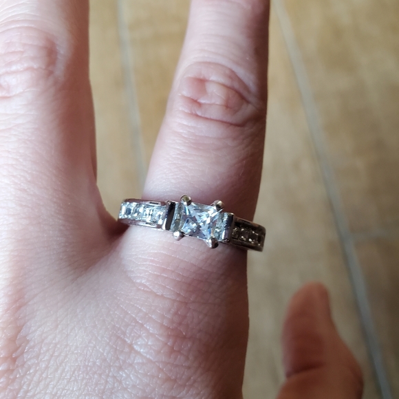 *RARE* Vintage Dainty Engagement Ring - Picture 14 of 15